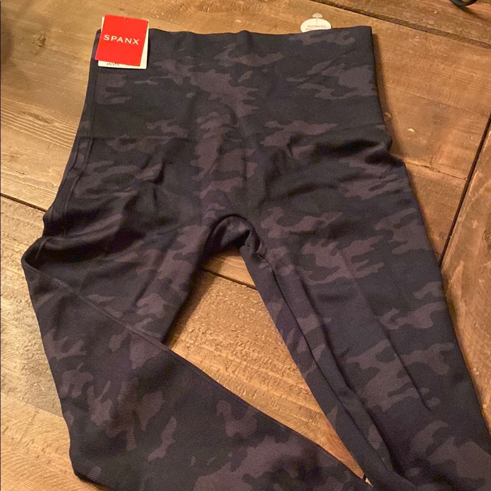 Spanx Women Seamless Camo Leggings - Navy/Black